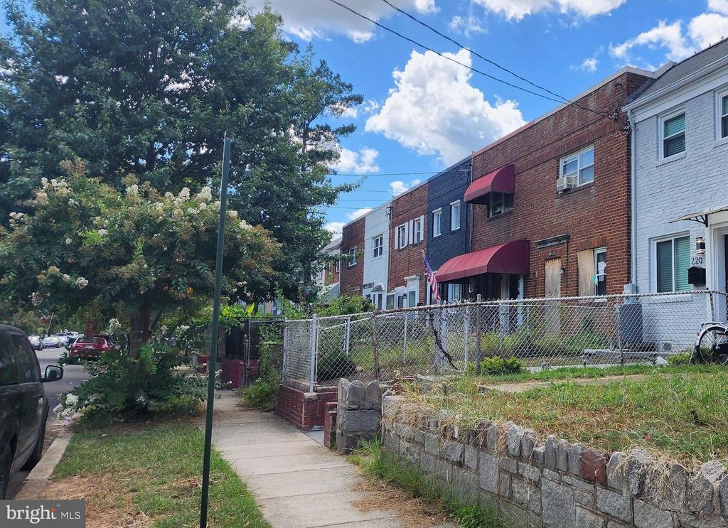 218 35TH ST NE, Washington, DC 20019