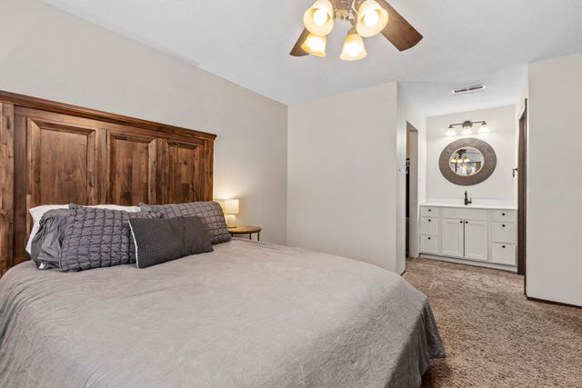 2513 E Lakeshore Drive 7, Crown Point, IN 46307