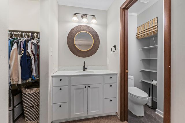 2513 E Lakeshore Drive 7, Crown Point, IN 46307