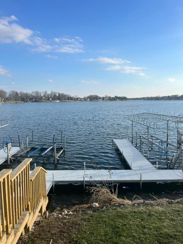 2513 E Lakeshore Drive 7, Crown Point, IN 46307