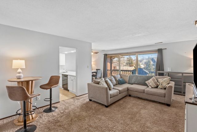 2513 E Lakeshore Drive 7, Crown Point, IN 46307