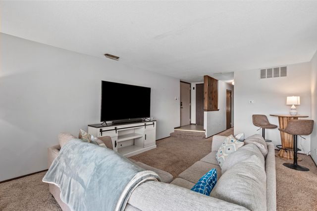 2513 E Lakeshore Drive 7, Crown Point, IN 46307