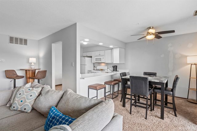 2513 E Lakeshore Drive 7, Crown Point, IN 46307