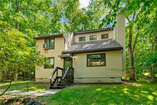 222 Powderhorn Road, Paradise Twp, PA 18332