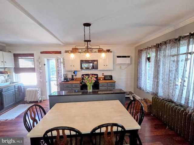 367 LONGSHORE AVE, Philadelphia, PA 19111