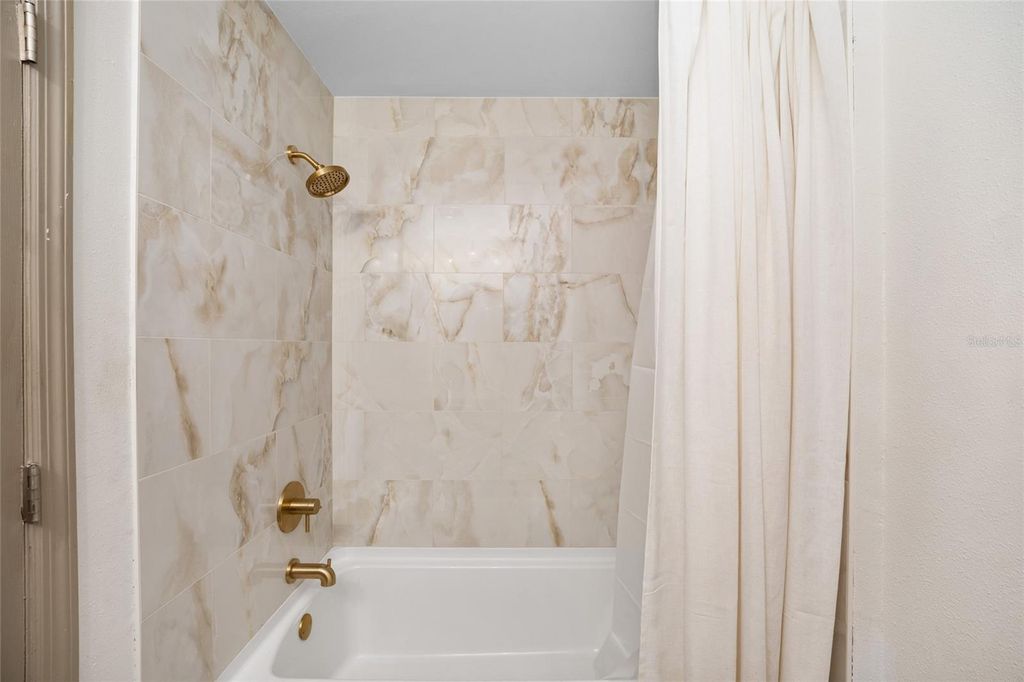 Image 41 of property listing at 2036 SE 8TH STREET, Ocala, FL 34471