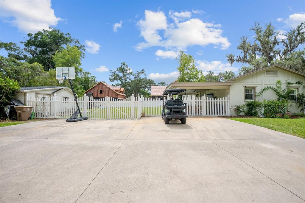 Image 61 of property listing at 2036 SE 8TH STREET, Ocala, FL 34471