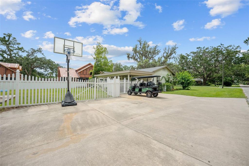 Image 62 of property listing at 2036 SE 8TH STREET, Ocala, FL 34471