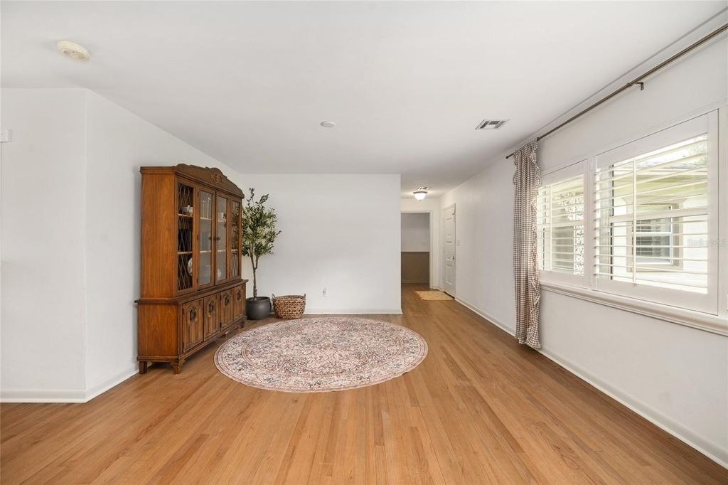 Image 8 of property listing at 2036 SE 8TH STREET, Ocala, FL 34471