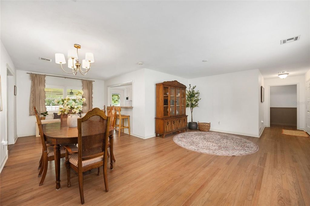 Image 10 of property listing at 2036 SE 8TH STREET, Ocala, FL 34471