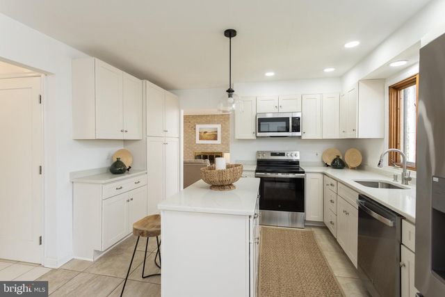 4 COLLINGWOOD GARTH, Phoenix, MD 21131