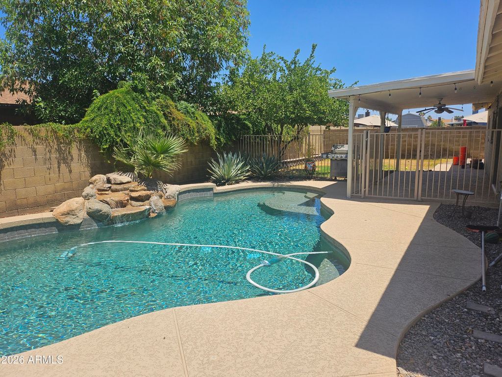 7344 W WINDROSE Drive, Peoria, AZ 85381 — photo 2