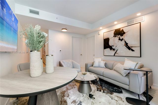 77 SE 5th Street 3605, Miami, FL 33131