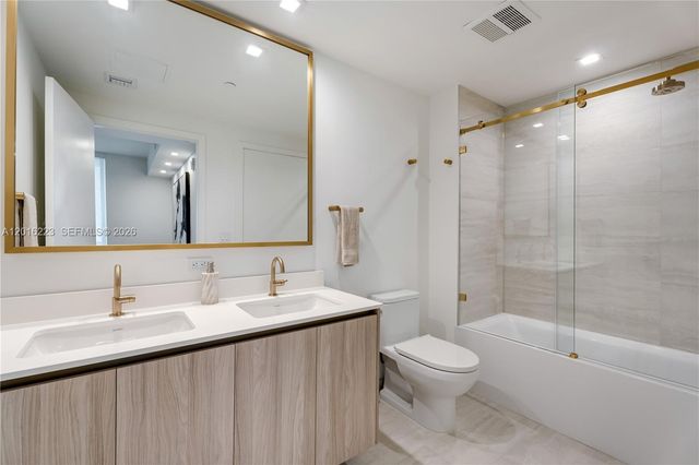 77 SE 5th Street 3605, Miami, FL 33131