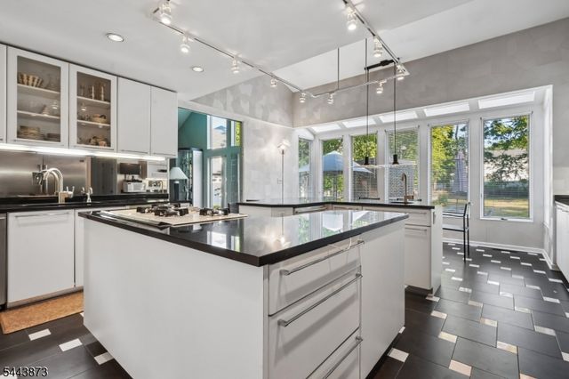 46 Calvert Ave West, Edison Twp., NJ 08820