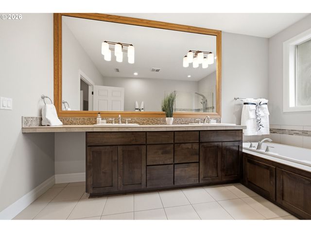 18704 Se 11TH St, Vancouver, WA 98683
