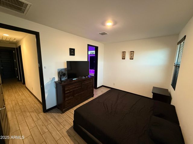 8956 W SOLANO Drive, Glendale, AZ 85305