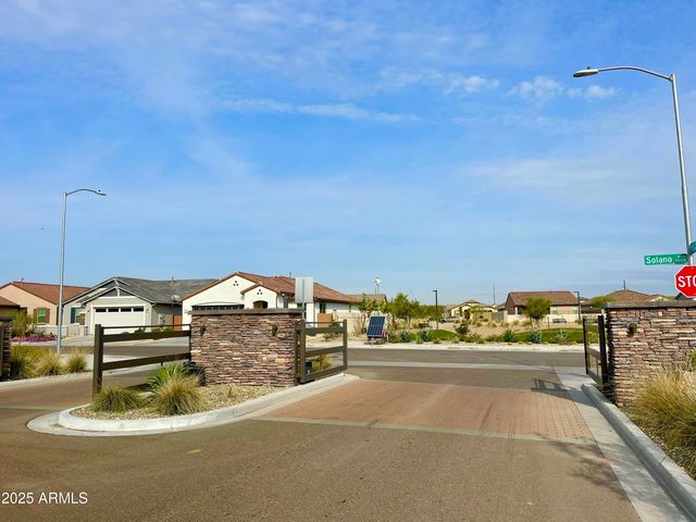 8956 W SOLANO Drive, Glendale, AZ 85305