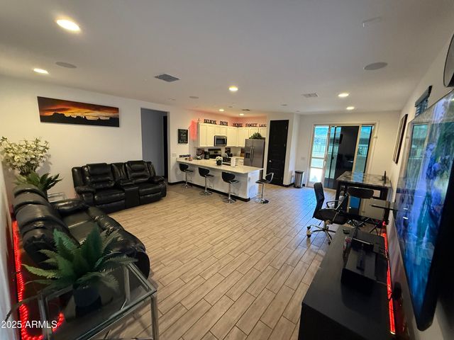 8956 W SOLANO Drive, Glendale, AZ 85305