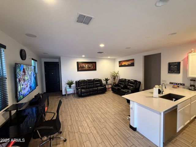 8956 W SOLANO Drive, Glendale, AZ 85305