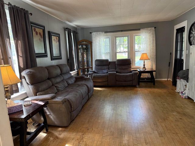 416 W FULTON STREET, Waupaca, WI 54981