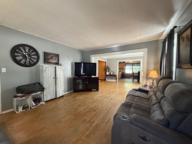 416 W FULTON STREET, Waupaca, WI 54981
