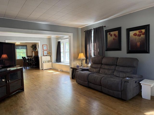 416 W FULTON STREET, Waupaca, WI 54981