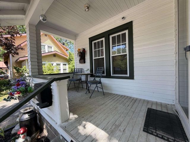 416 W FULTON STREET, Waupaca, WI 54981