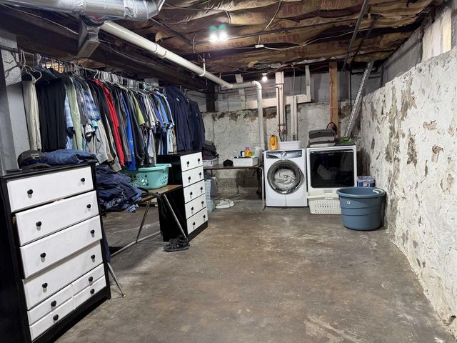416 W FULTON STREET, Waupaca, WI 54981