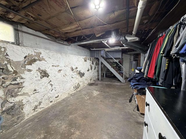 416 W FULTON STREET, Waupaca, WI 54981