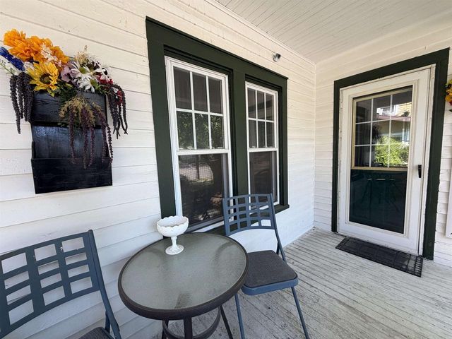 416 W FULTON STREET, Waupaca, WI 54981