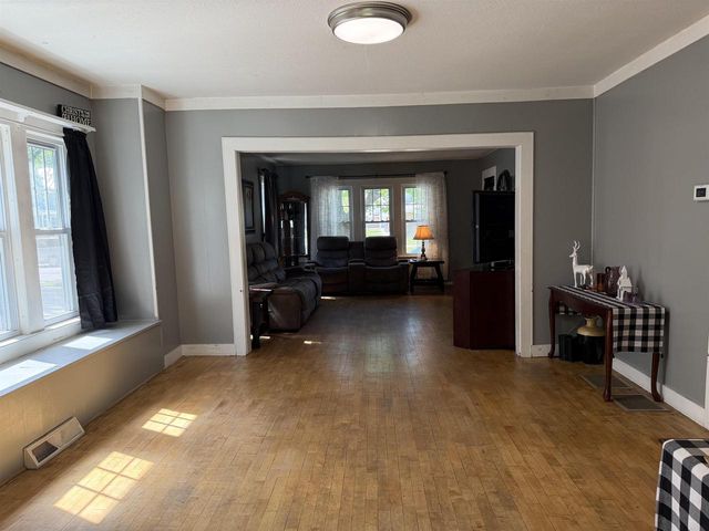 416 W FULTON STREET, Waupaca, WI 54981