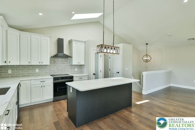 2212 Skyline Drive, Washington Twp, PA 18080