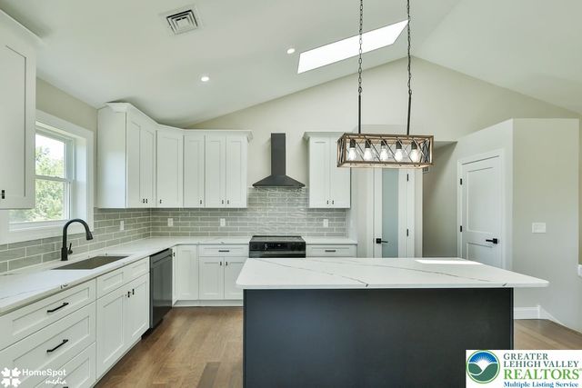 2212 Skyline Drive, Washington Twp, PA 18080