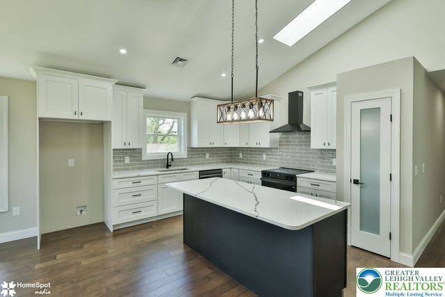 2212 Skyline Drive, Washington Twp, PA 18080