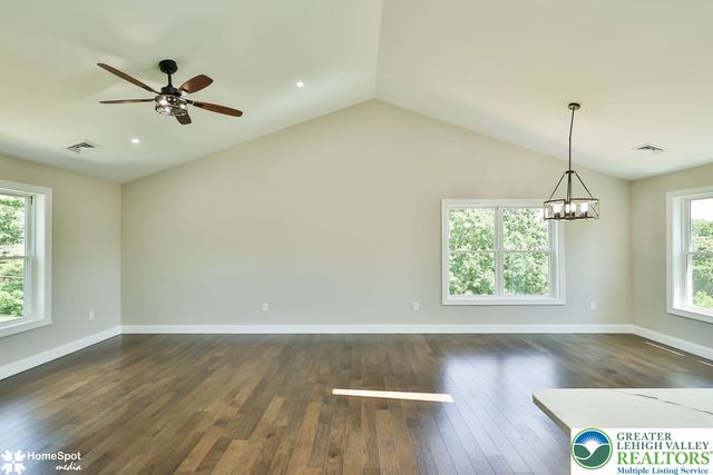 2212 Skyline Drive, Washington Twp, PA 18080