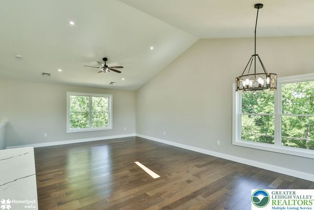 2212 Skyline Drive, Washington Twp, PA 18080