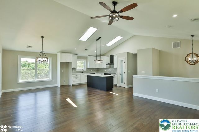 2212 Skyline Drive, Washington Twp, PA 18080