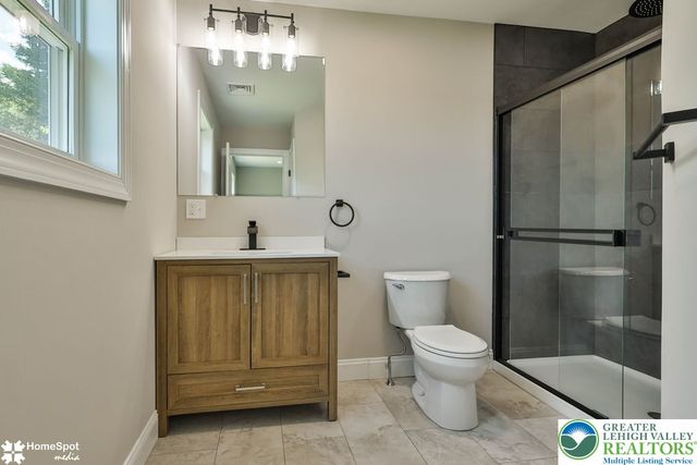 2212 Skyline Drive, Washington Twp, PA 18080