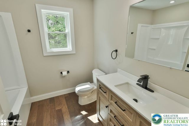 2212 Skyline Drive, Washington Twp, PA 18080