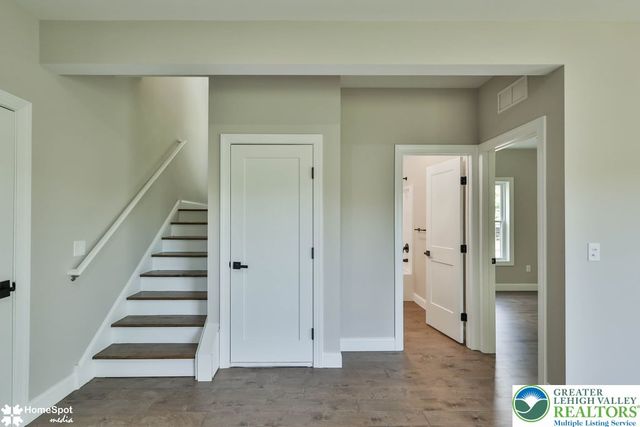 2212 Skyline Drive, Washington Twp, PA 18080