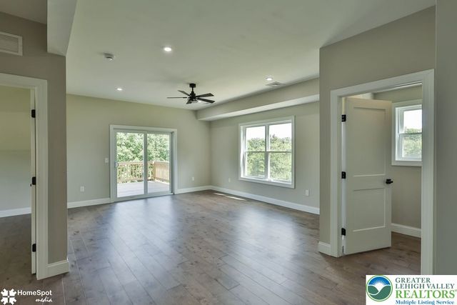 2212 Skyline Drive, Washington Twp, PA 18080