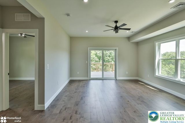 2212 Skyline Drive, Washington Twp, PA 18080