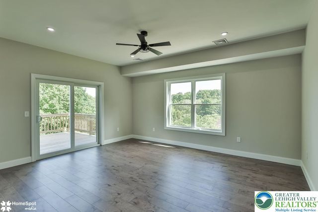 2212 Skyline Drive, Washington Twp, PA 18080