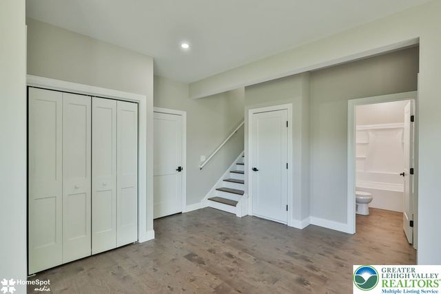 2212 Skyline Drive, Washington Twp, PA 18080