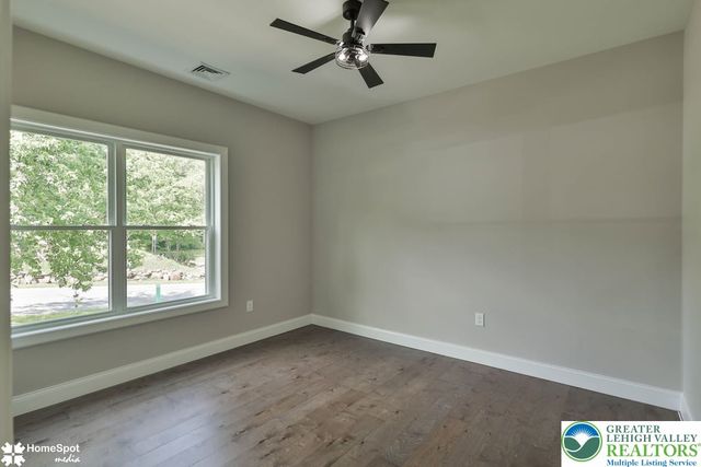 2212 Skyline Drive, Washington Twp, PA 18080