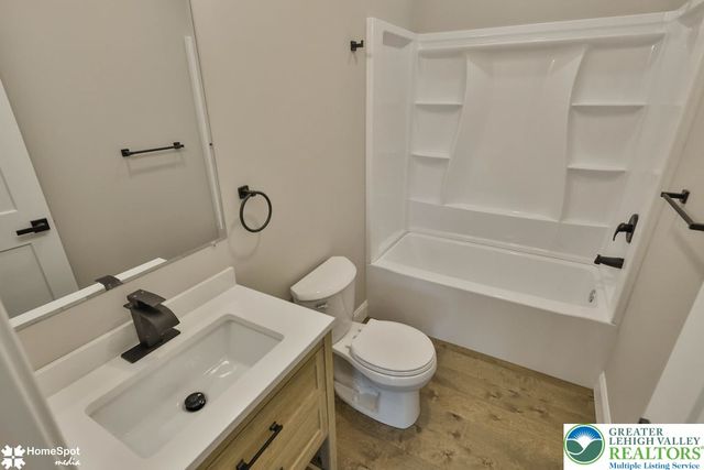 2212 Skyline Drive, Washington Twp, PA 18080