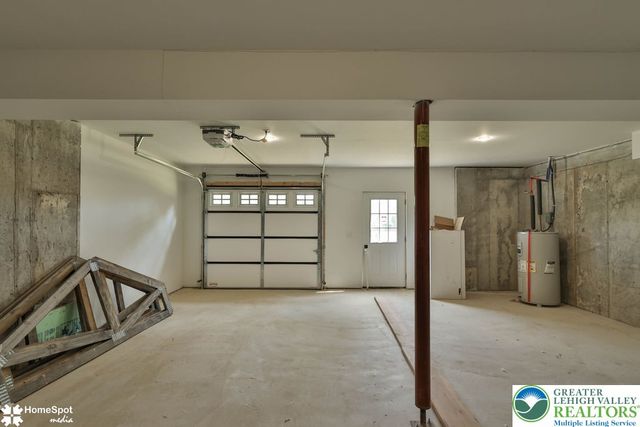 2212 Skyline Drive, Washington Twp, PA 18080