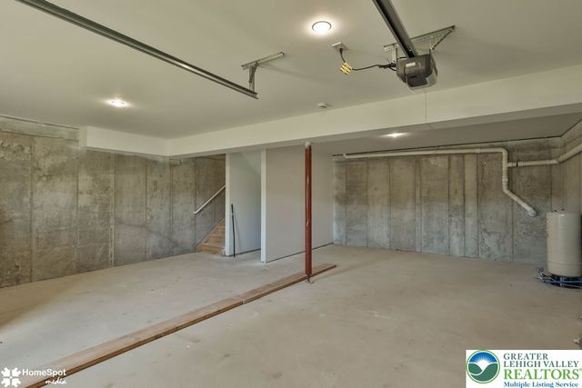 2212 Skyline Drive, Washington Twp, PA 18080