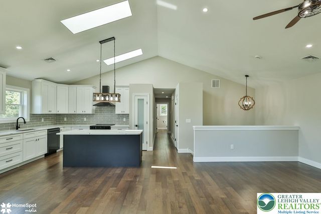 2212 Skyline Drive, Washington Twp, PA 18080
